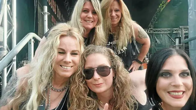Foto: Fotos mit Dank und Genehmigung von Haus Eifgen, SHE´S GOT BALLS, Iris Boanta, Cathleen Lady Catman, Jani Näckel, Conny Marschall, Anja Assmuth, Frank Jacobi, Jochen Kubik, Michael Mai, Metal Werner, Uwe Bartzsch, Adrian Kunitz und Lisa Sheahan-Kunitz