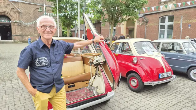 Ob Karneval oder Oldtimer – beide Veranstaltungen machten deutlich, wie lebendig das Vereinsleben in Schlebusch ist. Sie boten nicht nur Unterhaltung, sondern auch die Gelegenheit, Traditionen zu pflegen, Menschen zusammenzubringen und für ehrenamtliches Engagement zu werben. Foto: Gabi Knops-Feiler 