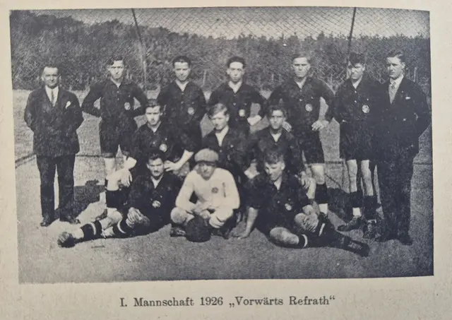 Die allererste Fußballmannschaft des damaligen Vereins Vorwärts Refrath. Foto: SV Refrath 