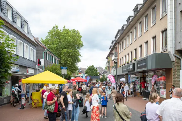 Die Innenstadt wurde auf mehreren Kilometern Anziehungspunkt für zahlreiche Besucher*innen. Foto: Axel König