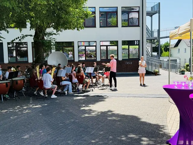 Jugendblasorchester unter der Leitung von Benedikt Wippermann (Solistin: Lotta Findeklee, Q1). | Foto: Antoniuskolleg Neunkirchen