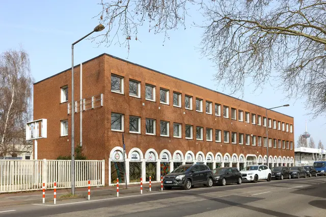 Auf dem sogenannten Max Becker-Areal in Ehrenfeld sollen rund 1700 Wohnungen entstehen.  | Foto: Martina Goyert
