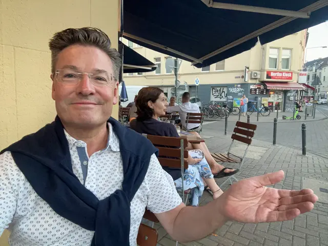 Der Kölner Kommunalpolitiker Torsten Ilg von der Kölner StadtGesellschaft will ein „Alarmsystem“ zur Eindämmung von aggressivem Betteln vor Gaststätten in Köln einführen  | Foto: Frei von Rechten Dritter KSG
