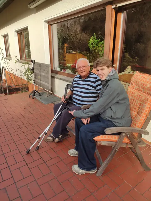 Die Taschengeldbörse möchte aber nicht einfach nur Tätigkeiten an Jugendliche vermitteln, sondern ganz bewusst Solidarität und Miteinander in der Nachbarschaft fördern. Foto: Taschengeldbörse Rösrath