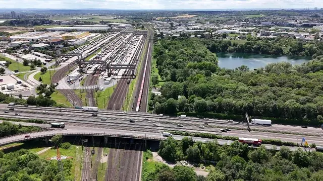 Auf der A4 wird derzeit eine Schrankenanlage zum Schutz der maroden Brücke Eifeltor installiert. Anschließend soll auch in der Auffahrt A4 Köln-Klettenberg in Richtung Olpe eine Schrankenanlage eingerichtet werden. Die Auffahrt ist seit gestern (10. Juli) gesperrt. Über die Dauer der Sperrung hat die Autobahn AG keine konkreten Angaben gemach. | Foto: Foto Autobahn AG