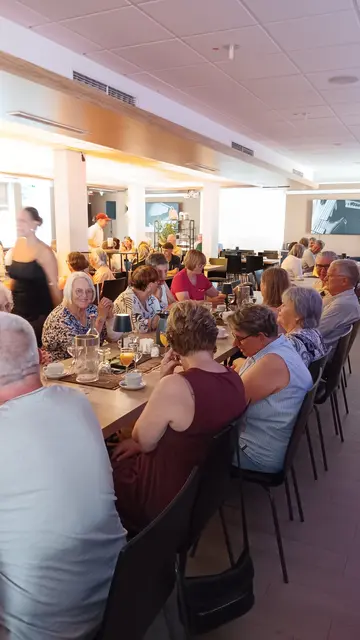 Sängerinnen und Begleitung beim Brunch! | Foto: Angelika Grosch