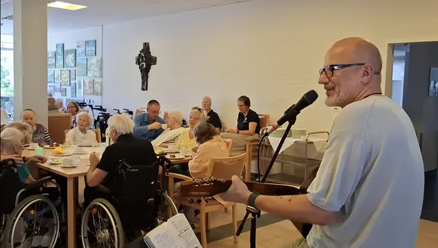 Einmal im Jahr besuchen der Lions Club Neunkirchen-Seelscheid und Paul Radau das Seniorenheim der Evangelischen Altenhilfe in Seelscheid. | Foto: Lions Club Neunkirchen-Seelscheid
