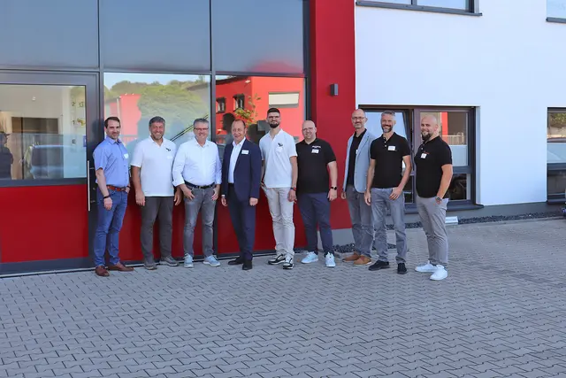 Gruppenbild beim Unternehmerinnen- und Unternehmer-Frühstück (von links): Markus Pesch (Wirtschaftsförderung), Alexander Adrian (Adrian &amp; Kinas Bau GmbH), Wallfried Herzog (Schmidt Metallbau GmbH), Bürgermeister Matthias Schmitz, Viktor Kinas (Adrian &amp; Kinas Bau GmbH), Sascha Anafinow (ROFA Deutschland GmbH), Alexej und Roman Görzen sowie Eduard Eberhardt (AGGEER Immobilien Management GmbH).
 | Foto: Stadt Lohmar