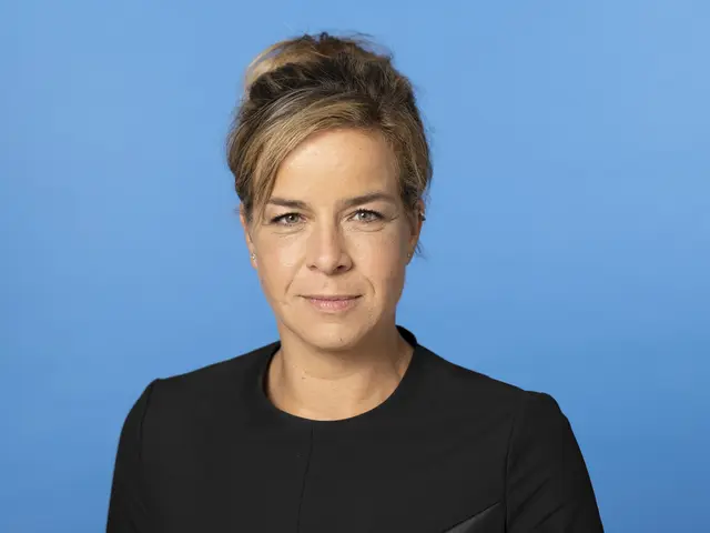 NRW-Wirtschaftsministerin Mona Neubaur besucht am Freitag, 17. Juli das Eisenwerk Brühl. | Foto: Foto: Landesregierung NRW   Sondermann