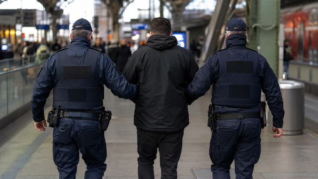 Das Bild zeigt nicht den realen Einsatzort oder Beteiligte. Symbolbild KI-generiert, kein echtes Foto. | Foto: KI-generiert mit ChatGPT/OpenAI