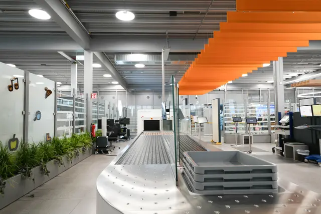 Die zentrale Sicherheitskontrolle am Flughafen Köln/Bonn wurde optisch und technisch modernisiert. Durch neue CT-Scanner konnte die bisherige Flüssigkeitsregelung gelockert werden. | Foto:  Bundespolizei