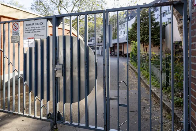In Köln ist das Betreten von Schulhöfen normalerweise für die Öffentlichkeit verboten. 
 | Foto: Michael Bause