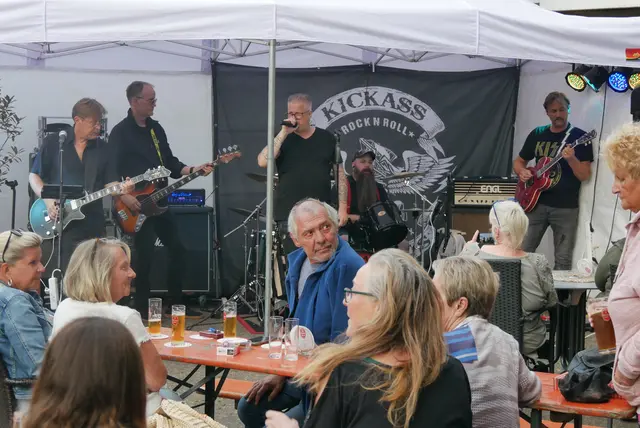 Die Kickass Bastards begeisterten beim RheinKlang 669 Nachholkonzert im C'est la Vie in Wesseling.  | Foto: Anita Brandtstäter