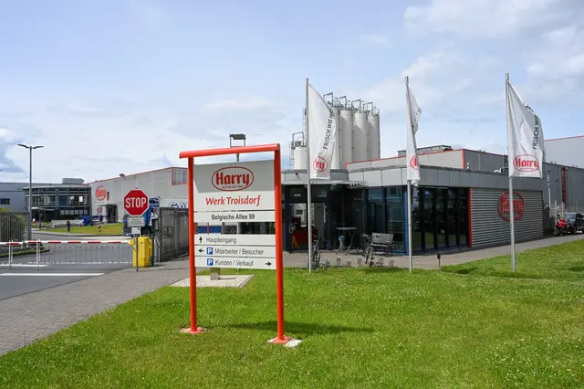 Die Einfahrt des Harry-Brot-Standortes. | Foto: C. Seim/pro Troisdorf