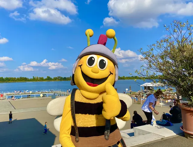 Das Seepark-Maskottchen „Tolbienchen“ | Foto: Foto: Seepark Zülpich
