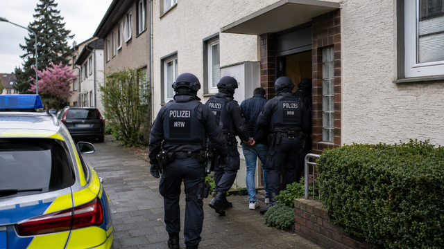 Das Bild zeigt nicht den realen Einsatzort oder Beteiligte. Symbolbild KI-generiert, kein echtes Foto. | Foto: KI-generiert mit ChatGPT/OpenAI