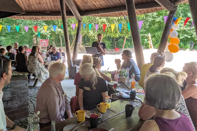 Mit 80 Kindern, Jugendlichen, Patinnen und Paten feierte der Kölner Kreidekreis sein Sommerfest | Foto: Kölner Kreidekreis