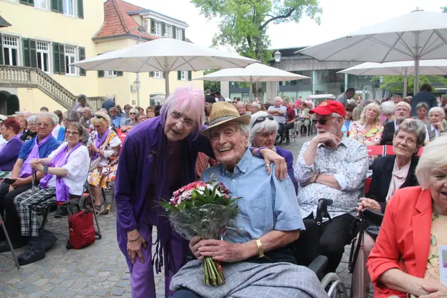 Zu den Gratulanten zählte auch Ludwig Sebus. Foto: Flick   