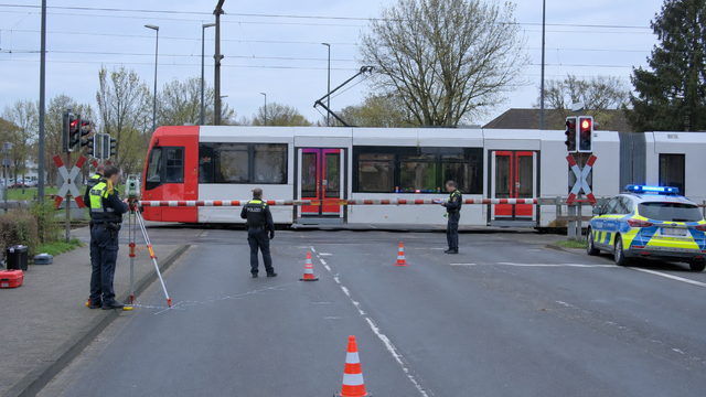 Das Bild zeigt nicht den realen Unfallort oder Beteiligte. Symbolbild KI-generiert, kein echtes Foto. | Foto: KI-generiert mit ChatGPT/OpenAI
