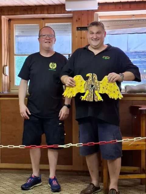 Der künftige Bürgerkönig André Beathalter (r.) und der 1. Brudermeister Jörg Praemassing. Foto: Verein