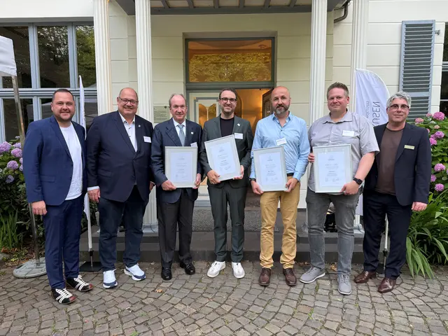 (v.l.): Benjamin Schulz, Stefan Hebbel, Rolf Ostermann, Stefan Amendt, Stefan Wiebusch, Stefan Engels und Christian Zöller. Foto: WFL
