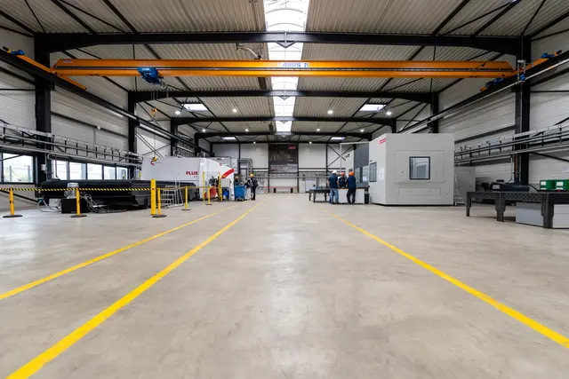 In dem neuen Werk in Kalscheuren werden Metallstücke für die Rüstungsindustrie gefertigt. | Foto: Foto Ambo Stahl