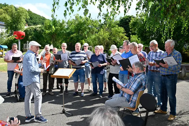 Der Männergesangverein Vussem sorgte mit einem Konzert für gute Stimmung.  | Foto: Henri Grüger/pp