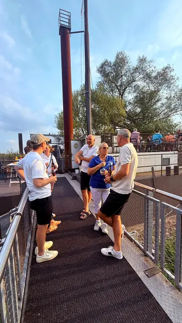 Beste Laune bei After Work an der Schiffsbrücke. Foto: Verein Leben in Hitdorf