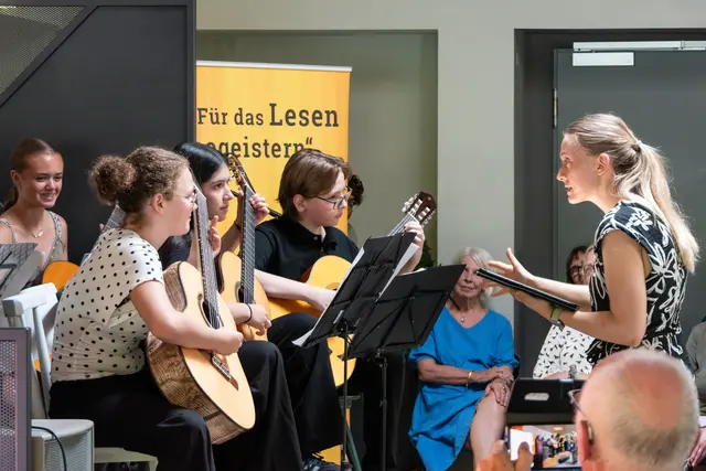 Gitarrenensemble der Kunst- und Musikschule Brühl unter der Leitung von Ana Čižmek | Foto: Ralf Broicher