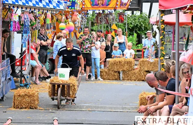 Lucas Fuchs voll konzentriert, galt es doch, genügend Wasser wieder mit ins Ziel zu bringen. | Foto: Steimel