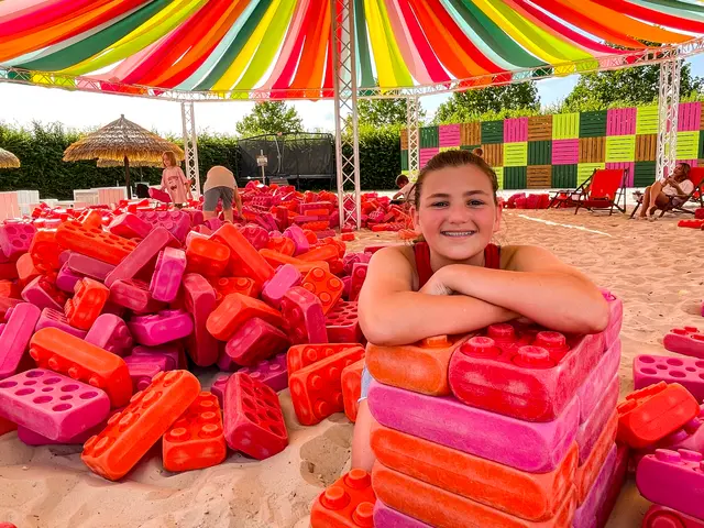 Legosteine in XXL auf dem Gertrudenhof