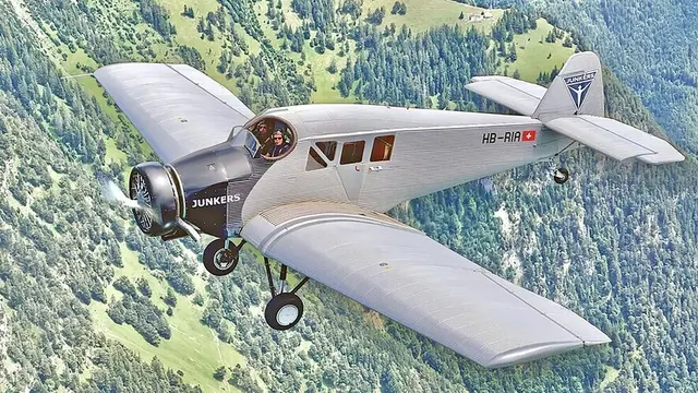 Die Junkers F13 als Replika in einer Luftaufnahme. Deutlich zu erkennen sind das halboffene Cockpit und die geschlossene Passagierkabine. Foto: VJL