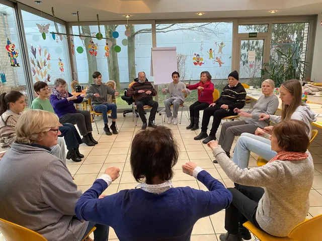 Die Selbsthilfegruppe Füreinander in Hürth bietet eine qualifizierte Halbtagesbetreuung für Menschen mit Demenz.   | Foto: Andrea Floß