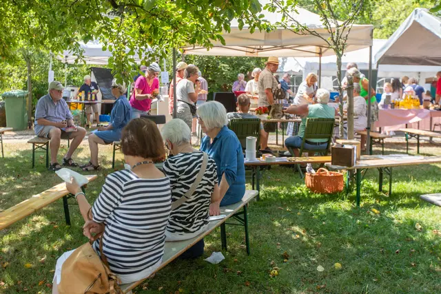 Sommerliche Atmosphäre und Marktcharakter prägten das Museumsfest. Foto: Axel König