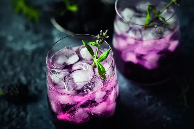 In Beeren sind viele wertvolle Stoffe enthalten, die sie zu Boostern für Ihr Immunsystem machen. Foto: Sarsmis/istockphoto.com/akz-o