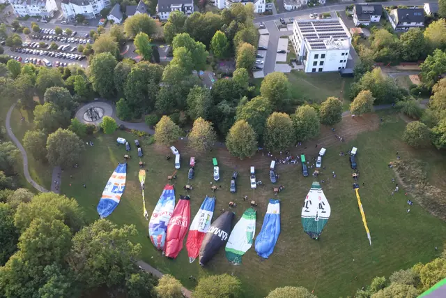 Blick von oben auf die Verfolger  | Foto: Michael Kupper