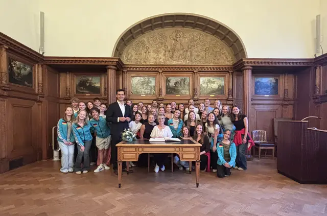Eintrag ins Goldene Buch der Stadt. Foto: Stadt Bergisch Gladbach