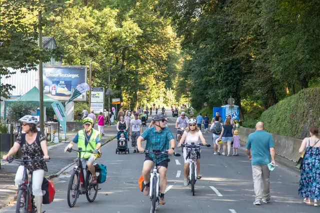 Die Straße gehört beim Strundetalfest ganz den Besuchern. Foto: BHB/Archiv-König