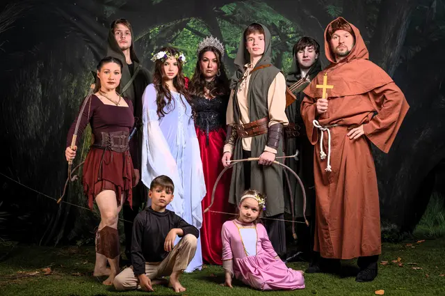 Szenen aus „Robin Hood“ entführen die Zuschauer im Schlosspark in die Welt der Kreuzzüge und Feudalherren. Foto: Veranstalter