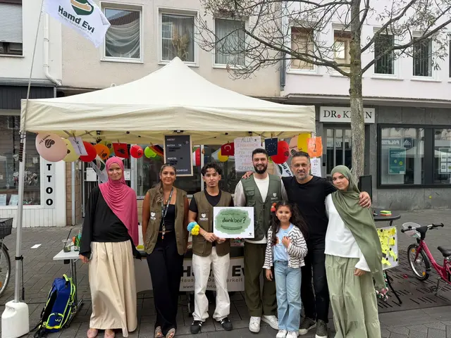 Mitglieder des Vereins Hamd Evi und Helfer der Initiative "jung  und dankbar". | Foto: Hamd Evi