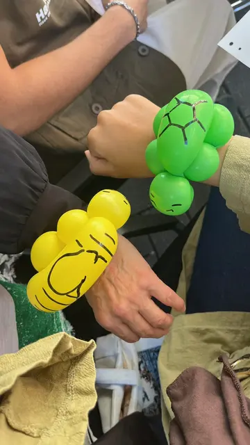 Alperen Yildiz machte Ballons für Kinder. | Foto: Hamd Evi