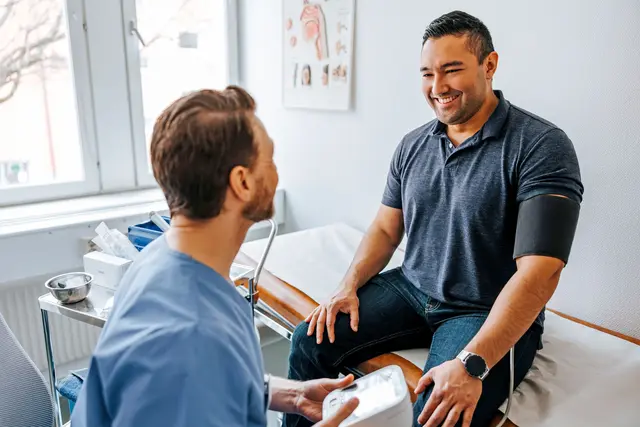 Der allgemeine Gesundheits-Check-up kann von Versicherten je nach Alter in regelmäßigen Abständen in Anspruch genommen werden. Foto: DJD/IKK classic/Getty Images/Maskot
