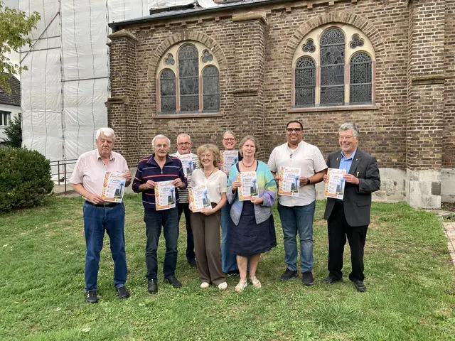 Planungsgruppe: Richard Ogasa (Kirchenvorstand), Robert Prevoo (KV), Manfred Nagel (KV), Renate Düsterwald (stellvertr. Vorsitzende KV), Diana Bär (Messdienerarbeit), Sigrun Nieswandt (Ortsausschuss), Pfarrer Ronald Dhason, Subsidiar Johannes Günther
 | Foto: Foto: Düsterwald