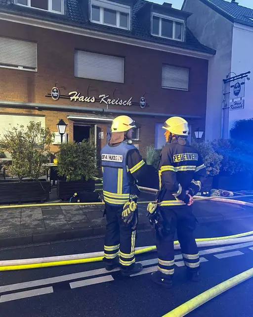 Am frühen Morgen des 14. September hat ein verheerender Brand die Traditionsgaststätte Kreisch zerstört. Im nächsten Jahr soll der beliebte Veedelstreff und das Vereinslokal der KG West wiedereröffnet werden. | Foto: Feuerwehr Brühl