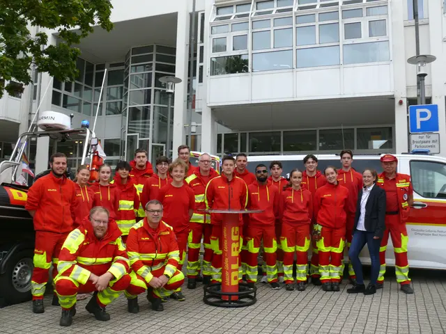 Die DLRG-Ortsgruppe Bad Honnef-Unkel freute sich über die beiden neuen Rettungsfahrzeuge. | Foto: Gast