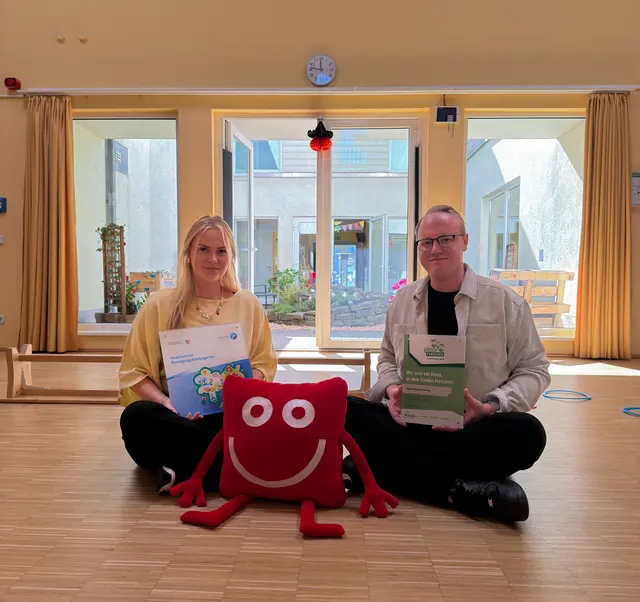  Freuen sich über die Zertifizierungen: Navina Bier und Dominik Zierden, Leitungs-Teamder KiTa Walnussweg. | Foto: zVg