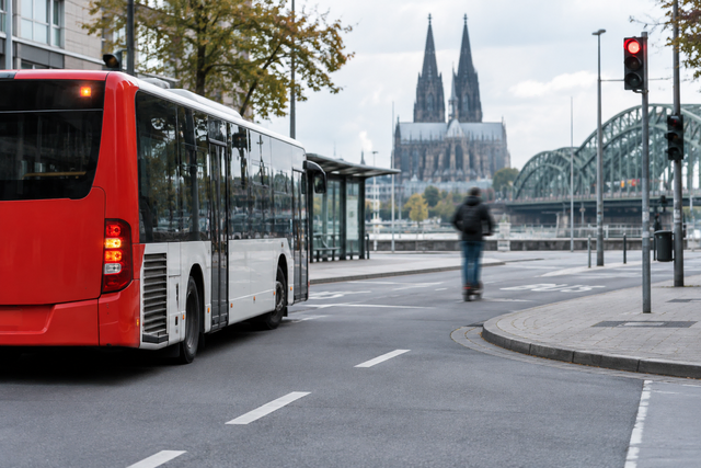 Das Bild zeigt nicht den realen Ort oder Beteiligte. Symbolbild KI-generiert, kein echtes Foto. | Foto: KI-generiert mit ChatGPT/OpenAI