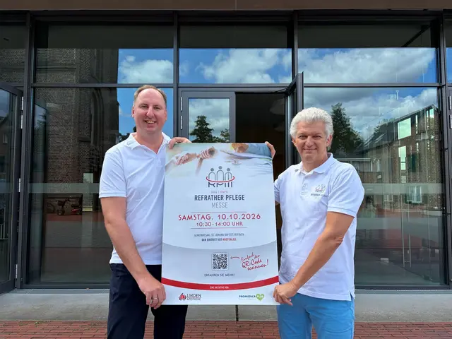Karl-Alfred Scholz (l.), Inhaber der Linden Apotheke, und Andreas Stammler (r.) von PROMEDICA PLUS Rhein-Berg-Süd organisieren zum fünften Mal die Refrather Pflegemesse. Foto: Veranstalter