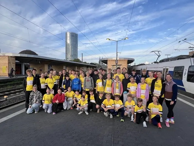 Die erfolgreichen Läuferinnen und Läufer des Gymnasiums Leichlingen beim Generali Köln Marathon. Foto: Gymnasium