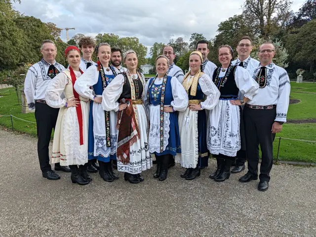 Die gemischte Tanzgruppe Wiehl-Bielstein erfreute mit ihrem Auftritt bei der Jubiläumsfeier. | Foto: Günther Melzer